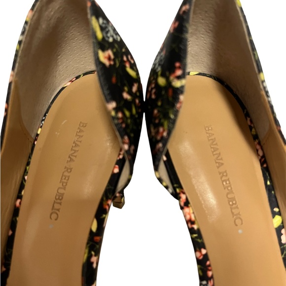 Banana Republic floral satin peep toe heels, size 8 - Picture 6 of 11